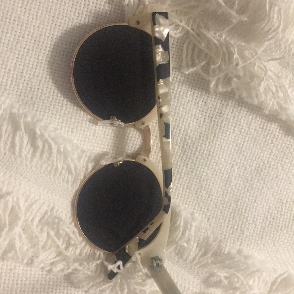 sunglasses - Picture 2 of 2